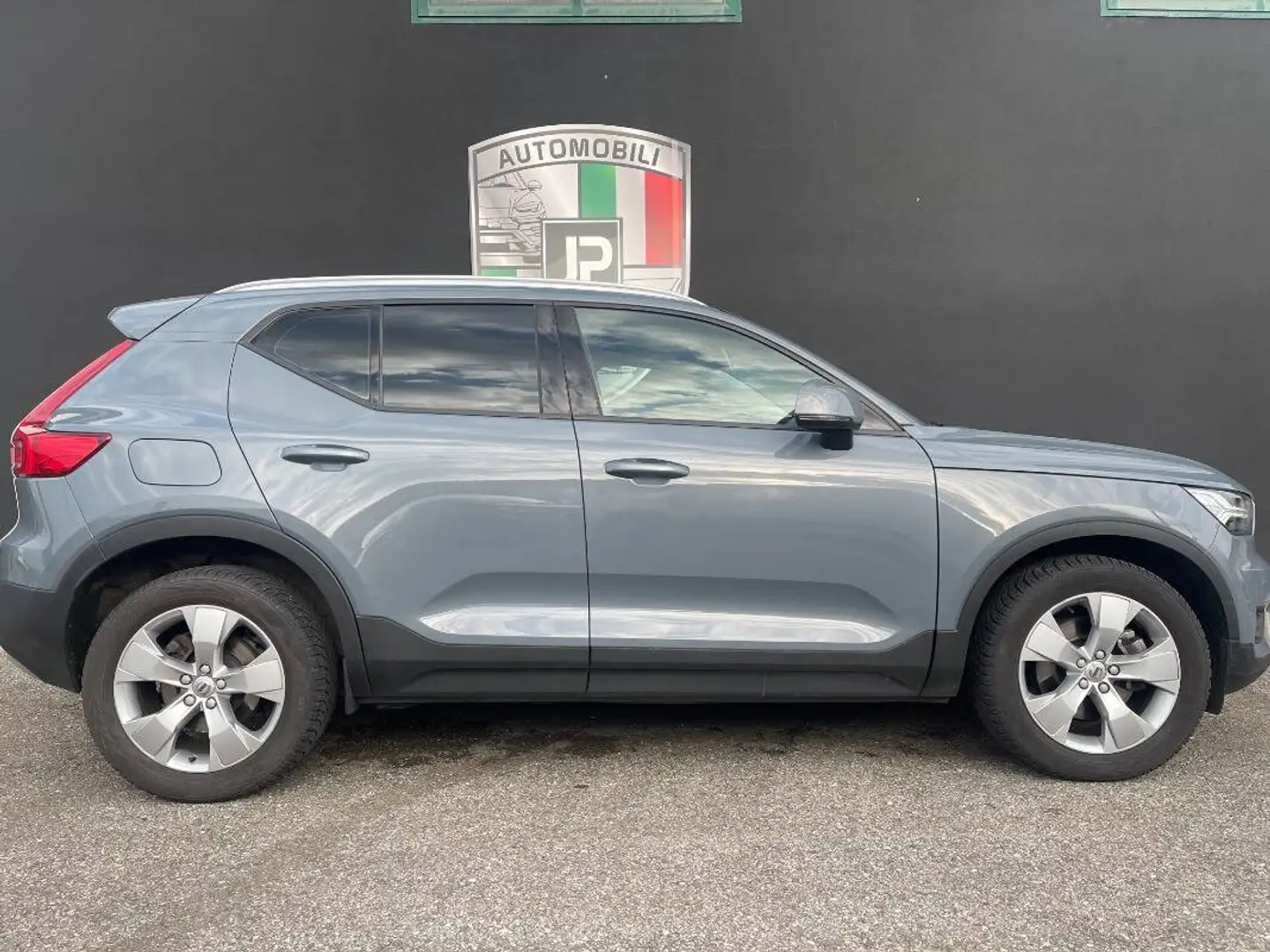 Volvo XC40 2.0 d4 Business Plus awd Gris - 2