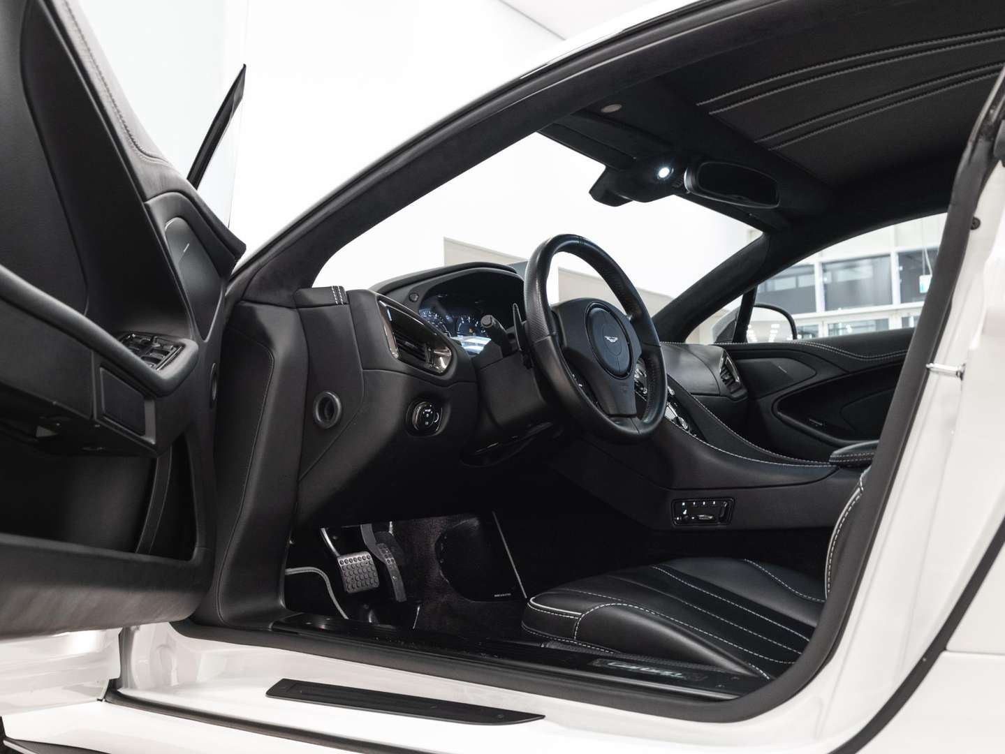 Aston Martin Vanquish Coupé Carbon White Edition -  - Joinsteer - #3