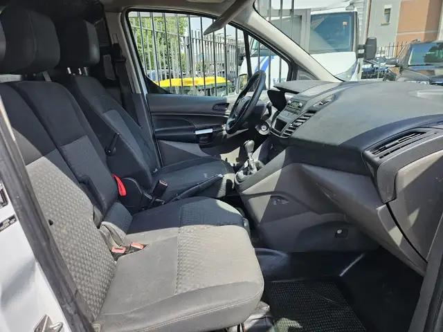 Ford Transit Connect view 11