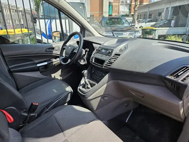 Ford Transit Connect view 10