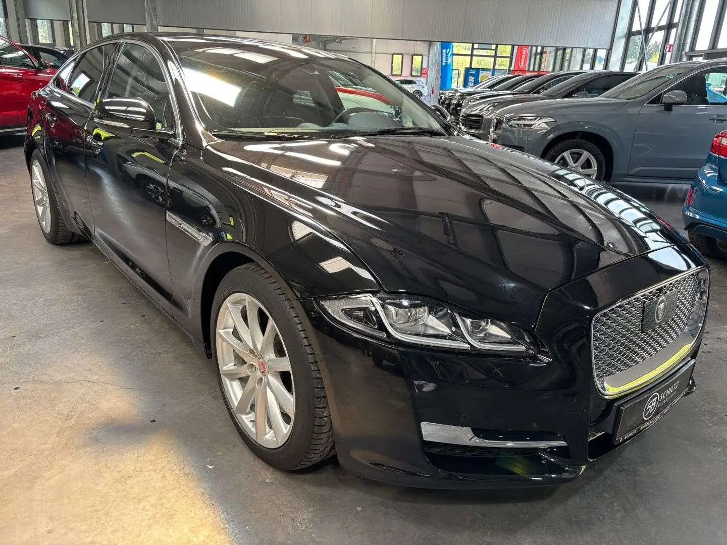 Jaguar XJ V6 3.0 Diesel 300HP Noir - 1