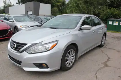 Silver 2017 Nissan Altima Sedan Front-Wheel Drive Automatic