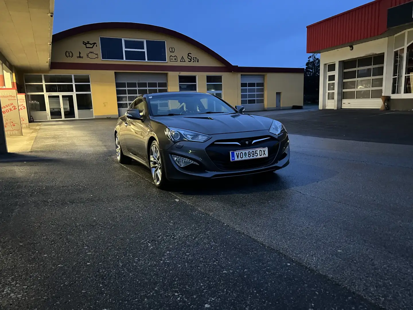 Hyundai Genesis Coupe Coupé 3,8 V6 GDI Aut. Grijs - 2
