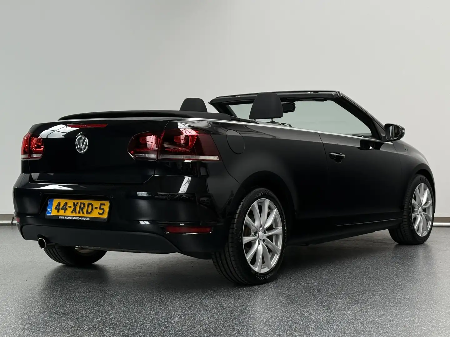 Volkswagen Golf Cabriolet 1.2 TSI BlueMotion | Airco | Navigatie | NL Auto | Zwart - 2