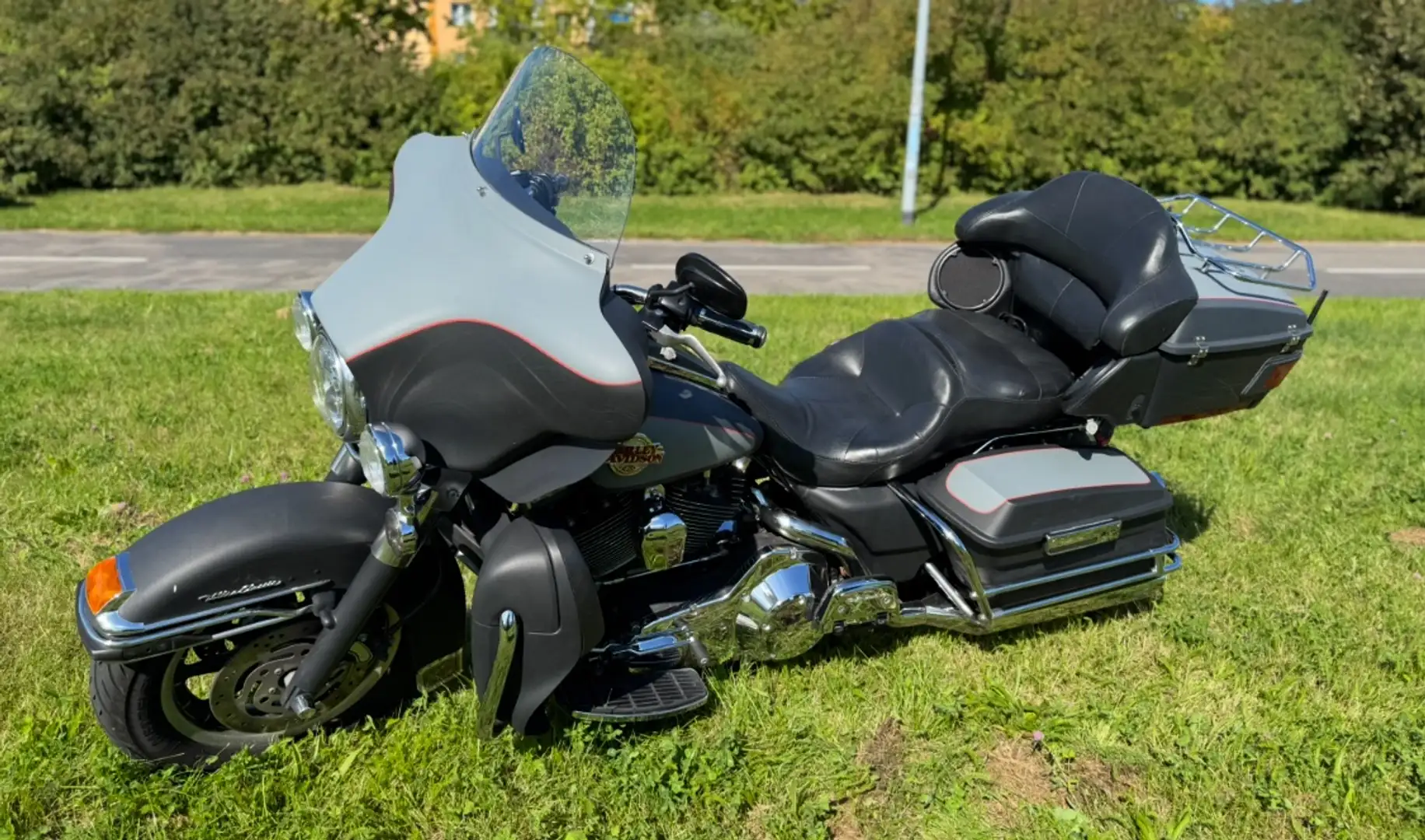 Harley-Davidson Electra Glide FLHTCUI Szary - 2