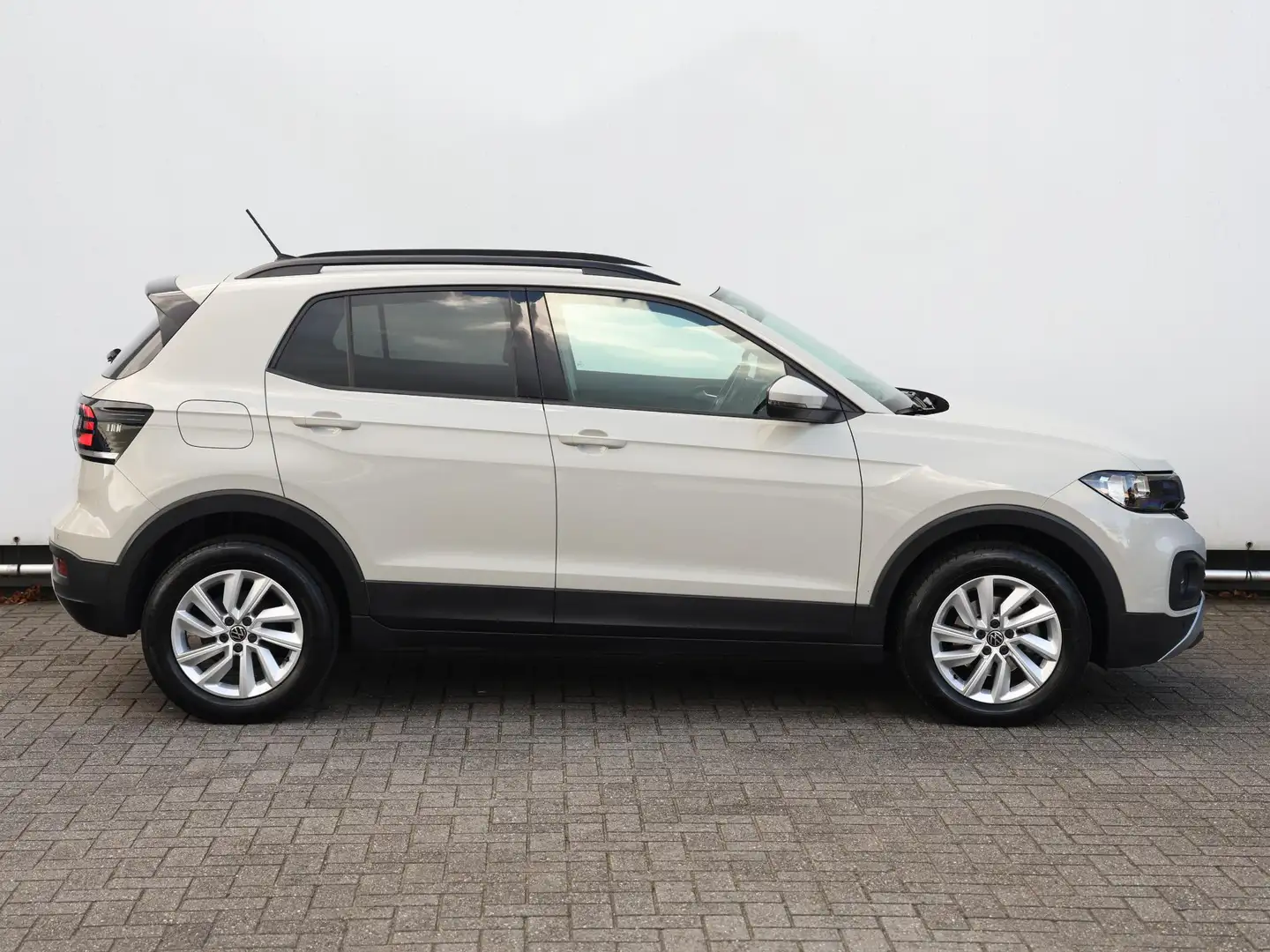 Volkswagen T-Cross 1.0 TSI Life 95 pk | Navigatie | Cruise control | Gris - 2