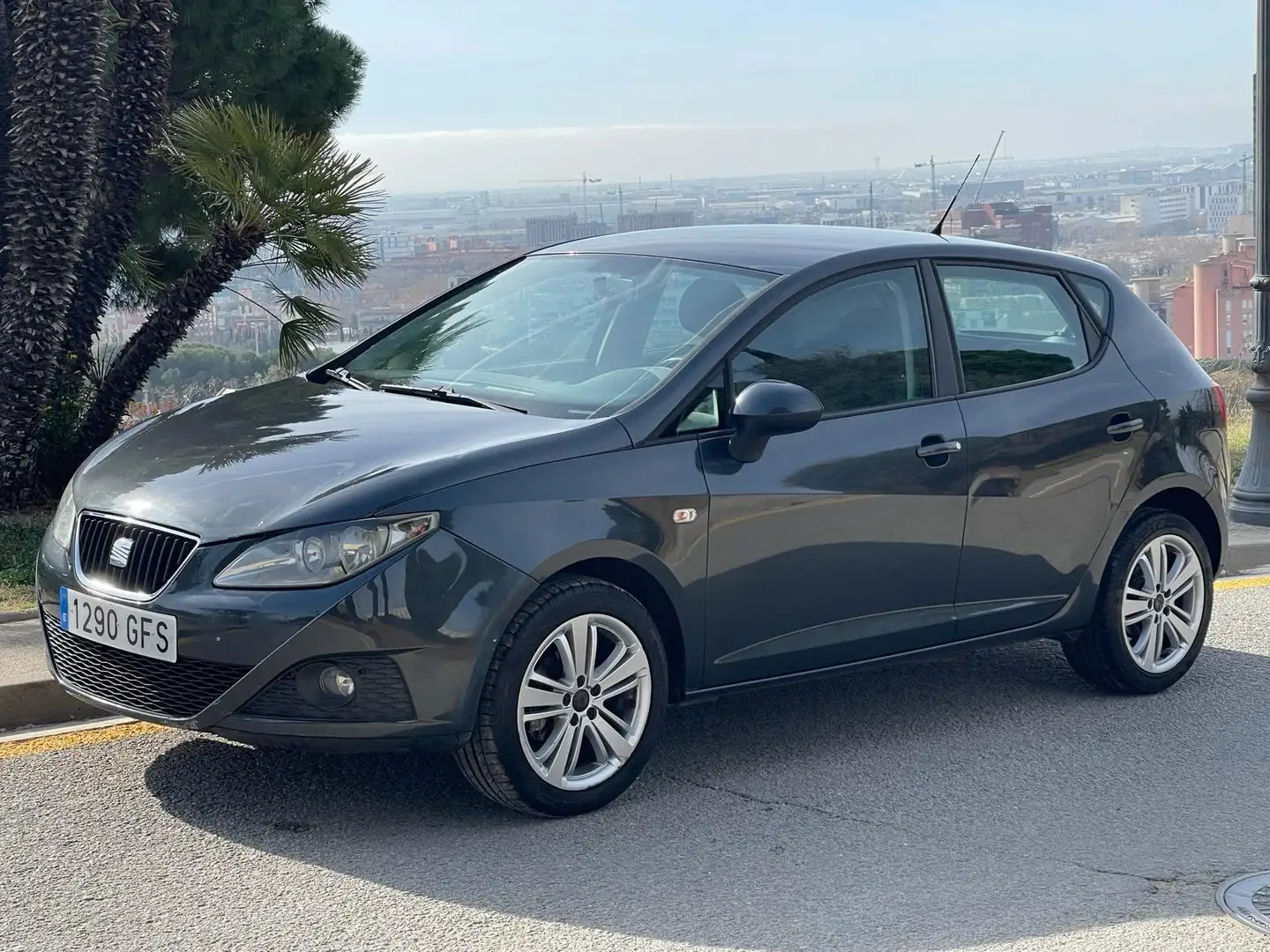 SEAT Ibiza 1.4 Junior 85 Gris - 1