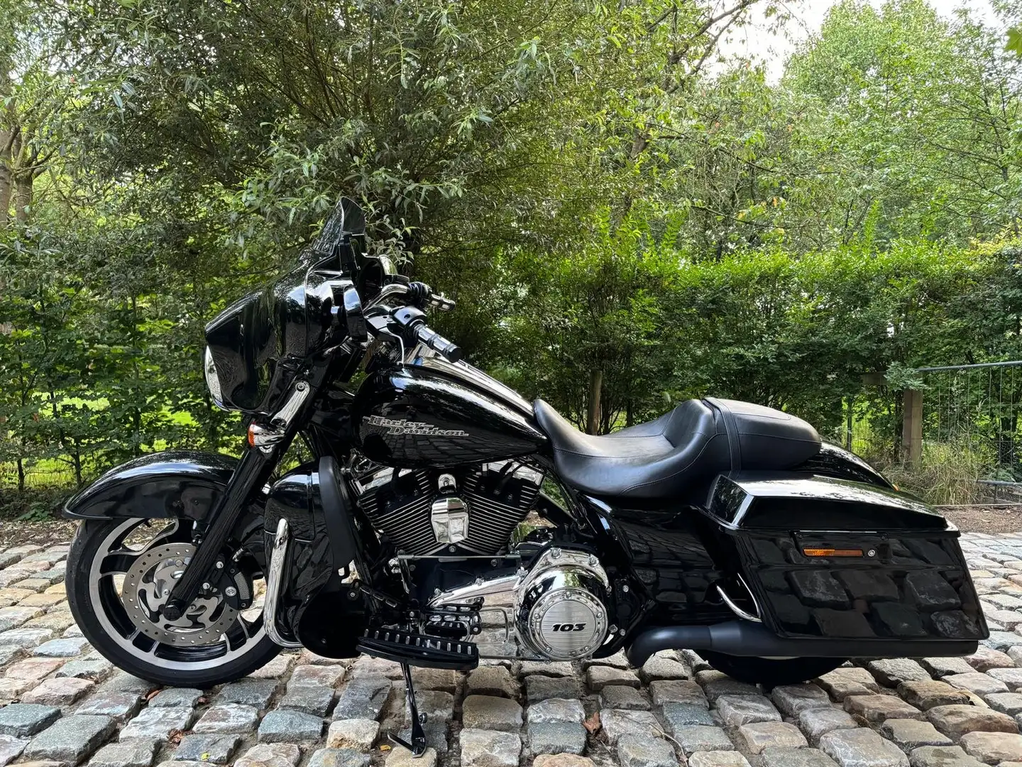 Harley-Davidson Street Glide Czarny - 1