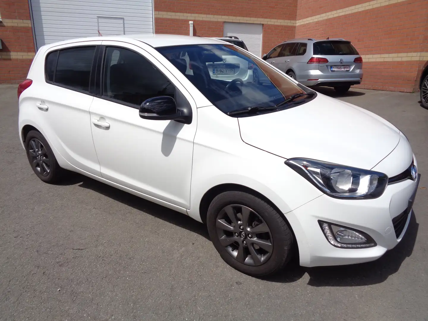 Hyundai i20 1.2i Move AIRCO / CRUISE / CARNET / GARANTIE 1 AN Blanc - 1
