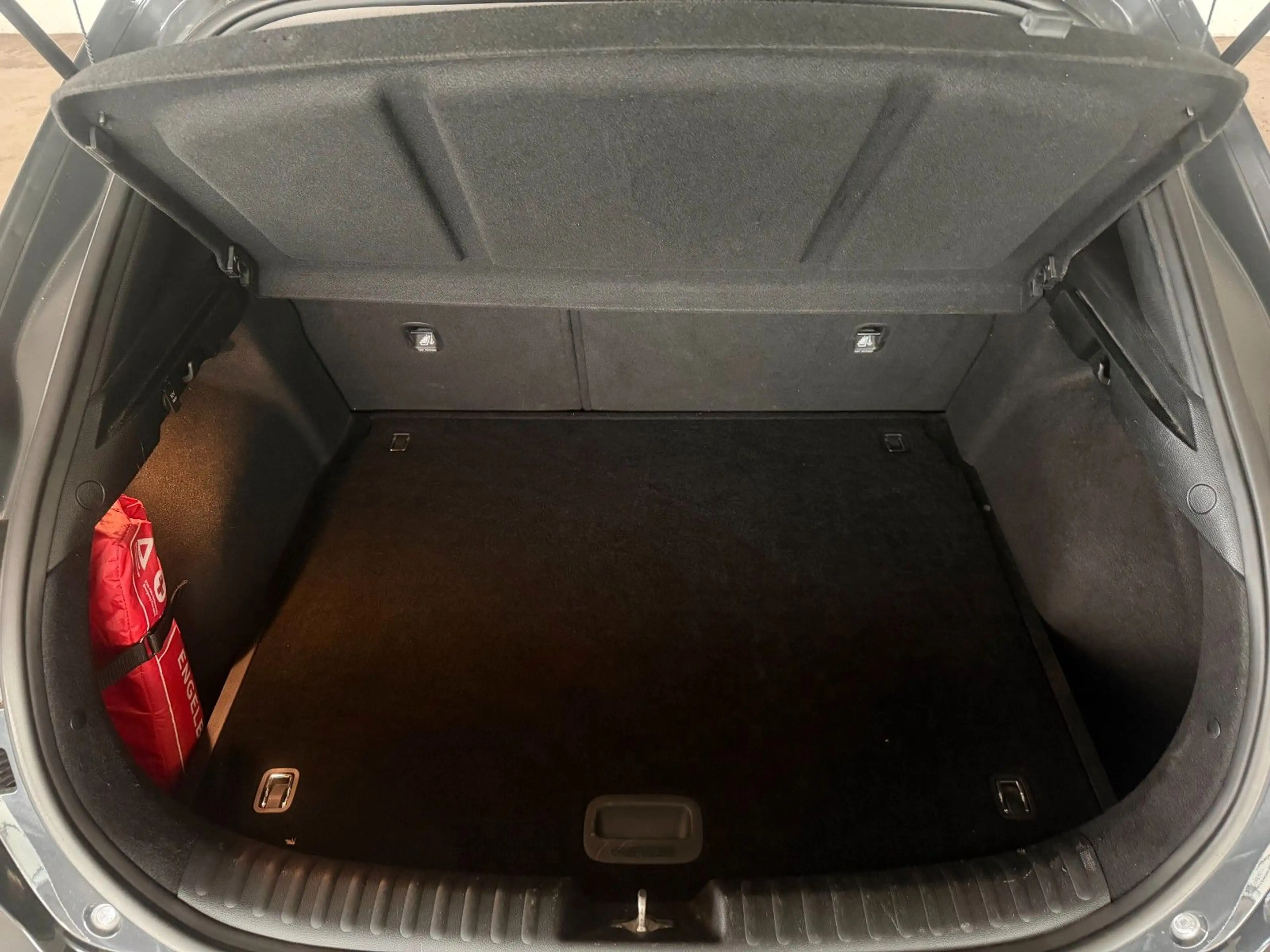 Kia XCeed — photo 12