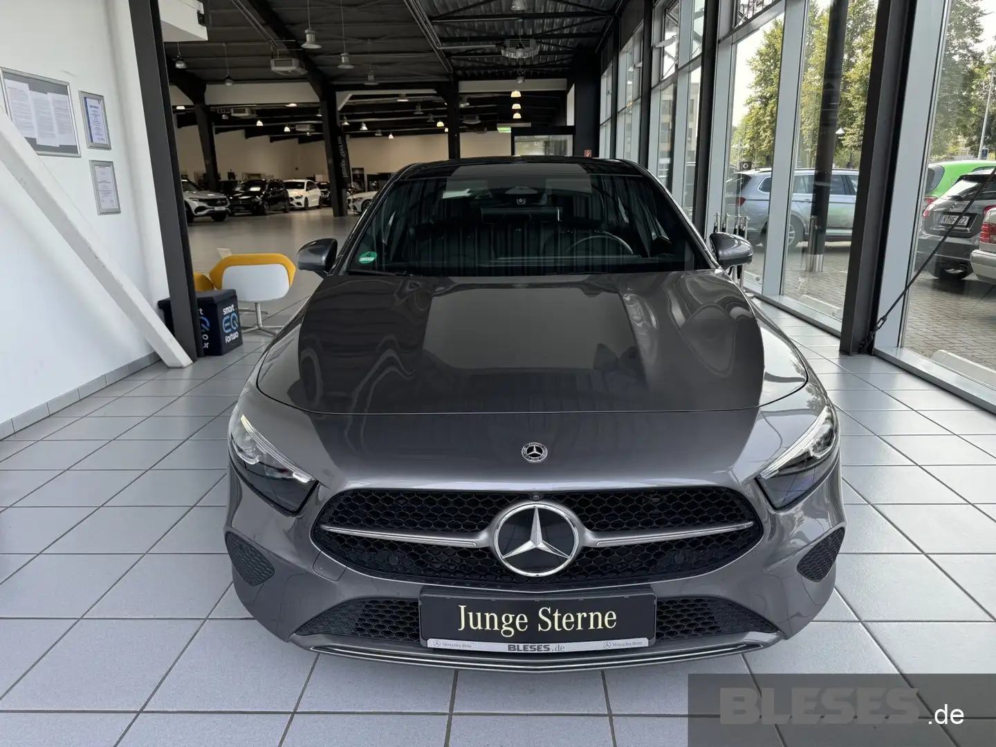 Mercedes-Benz A 200 A 200 Limousine Progressive+Pano+360+Multibeam LED Grey - 2
