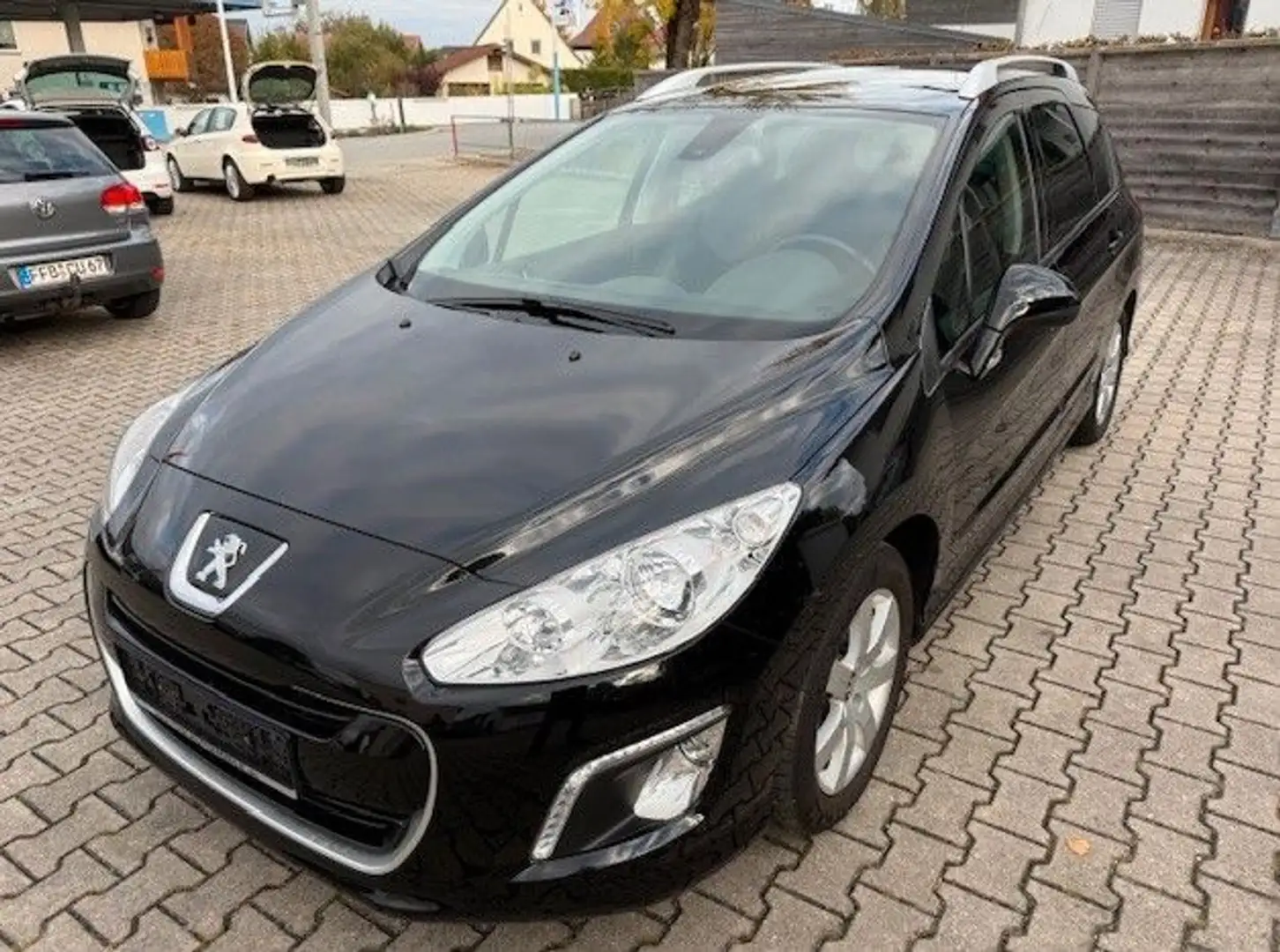 Peugeot 308 SW 1.6 eHdi Active*Panorama*Klimaautom*PDC* Schwarz - 1