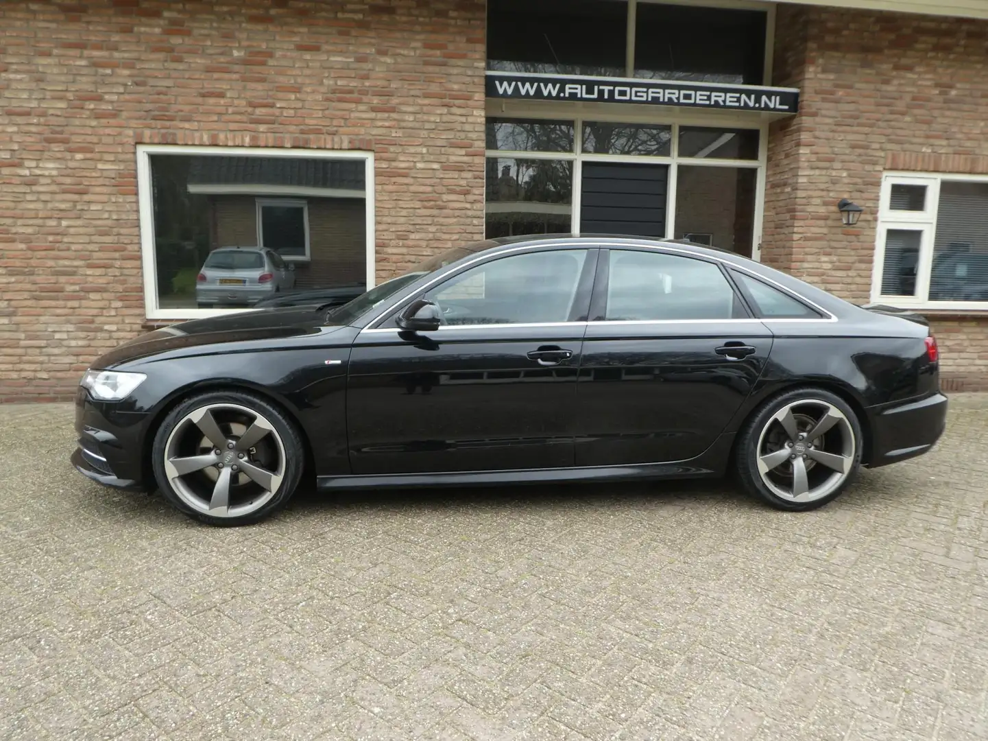 Audi A6 Limousine 1.8 TFSI ultra Sport Edition Automaat / Black - 2