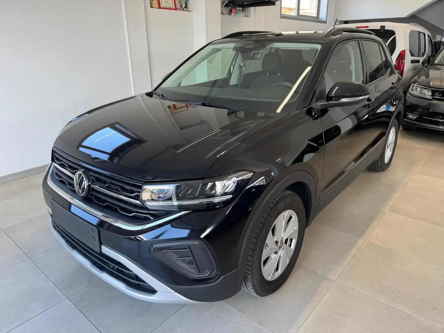 Volkswagen T-Cross 1.0 TSI Life Schwarz - 1