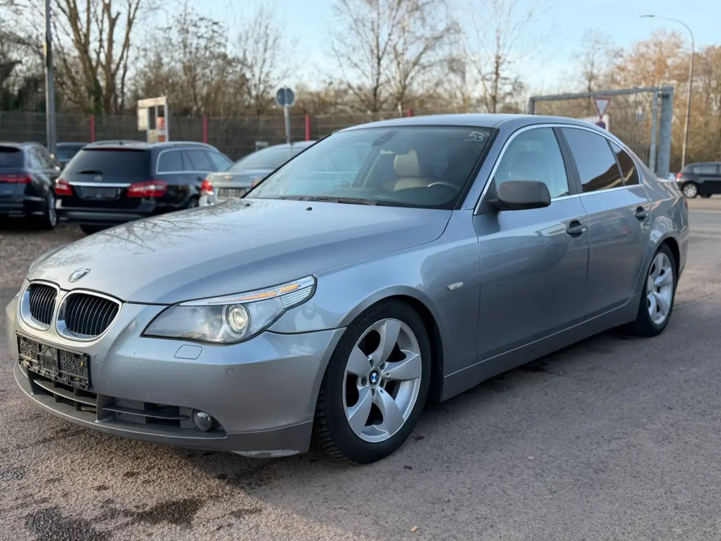 BMW 530 d Lim. Navi+Leder+Automatik+Xenon Grau - 1