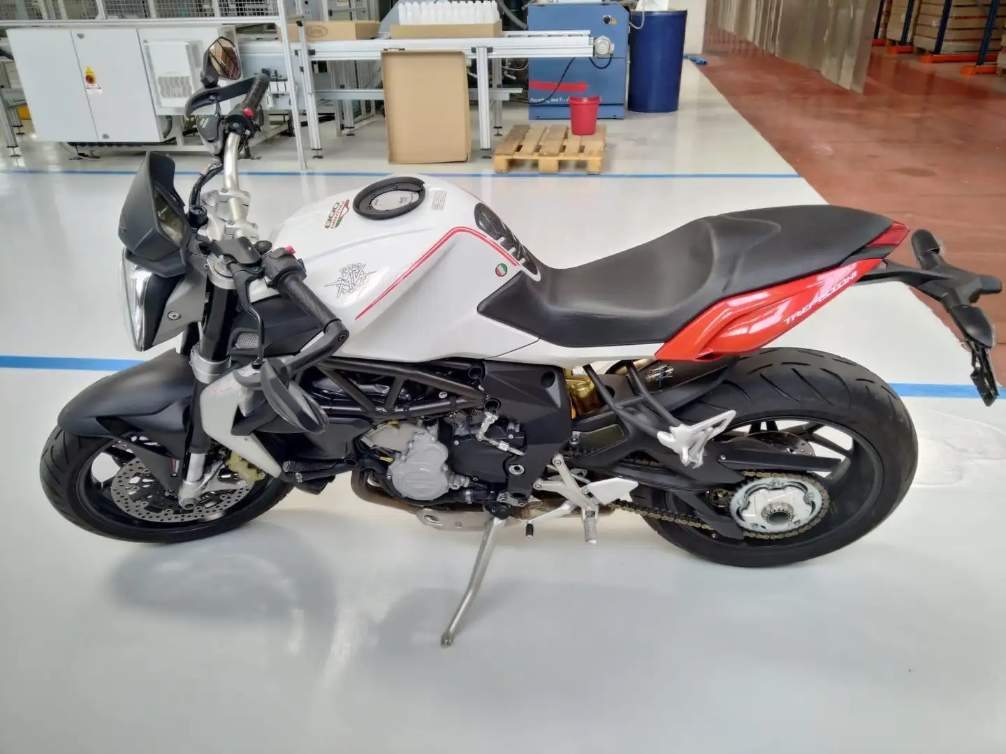 MV Agusta Brutale 800 Білий - 1