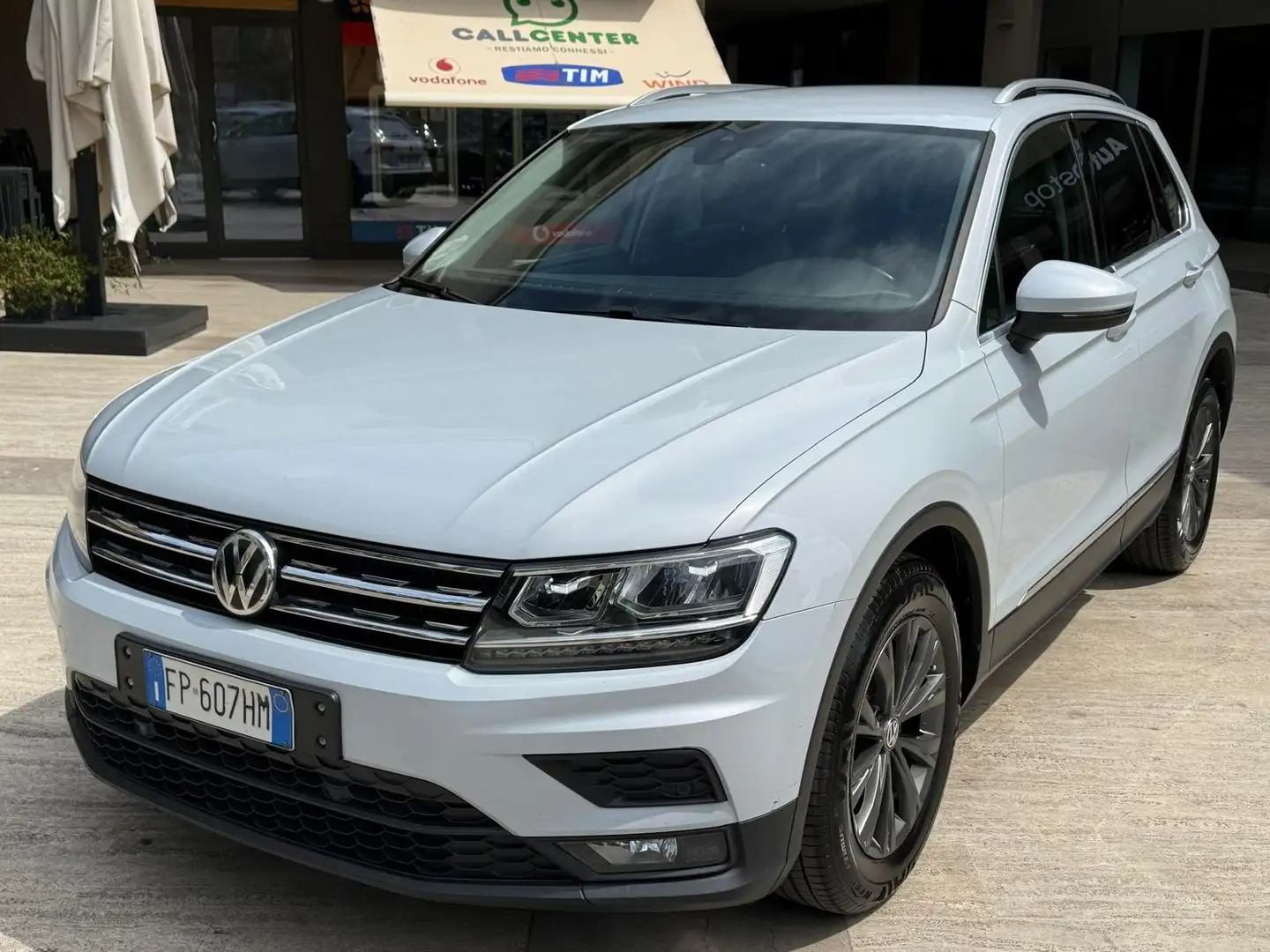 Volkswagen Tiguan Tiguan 1.6 tdi Business 115cv OCCASIONE!!! Bianco - 1