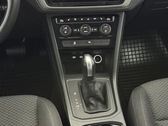 Volkswagen Touran view 12