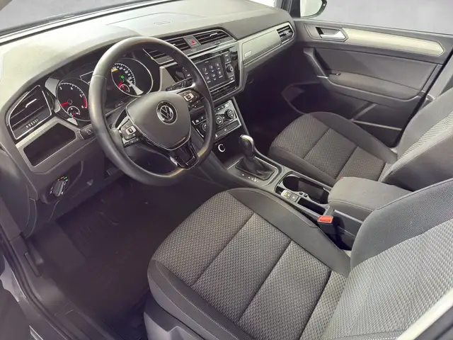 Volkswagen Touran view 6