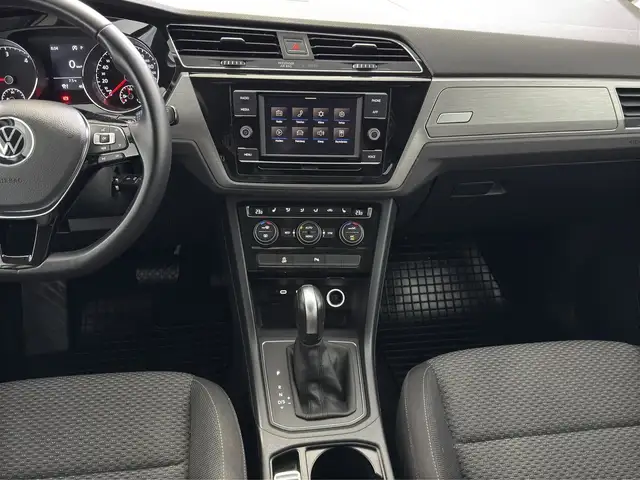 Volkswagen Touran view 10