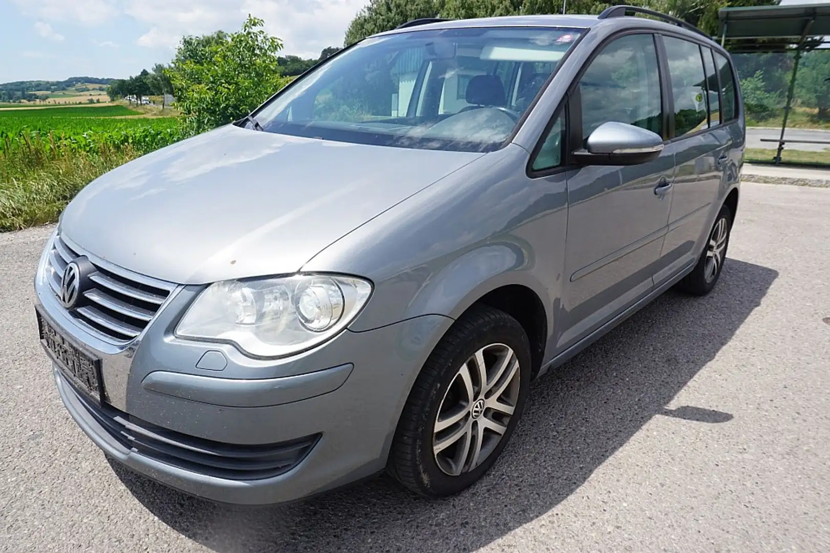 Volkswagen Touran Trendline 2,0 TDI DPF DSG Grijs - 1