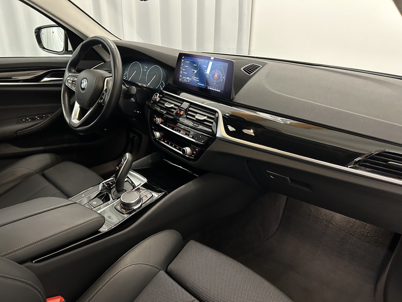 BMW 525 d *Sport Line* — photo 8