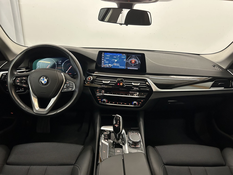 BMW 525 d *Sport Line* — photo 9