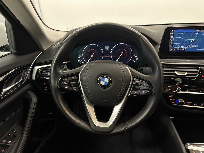 BMW 525 d *Sport Line* — photo 10