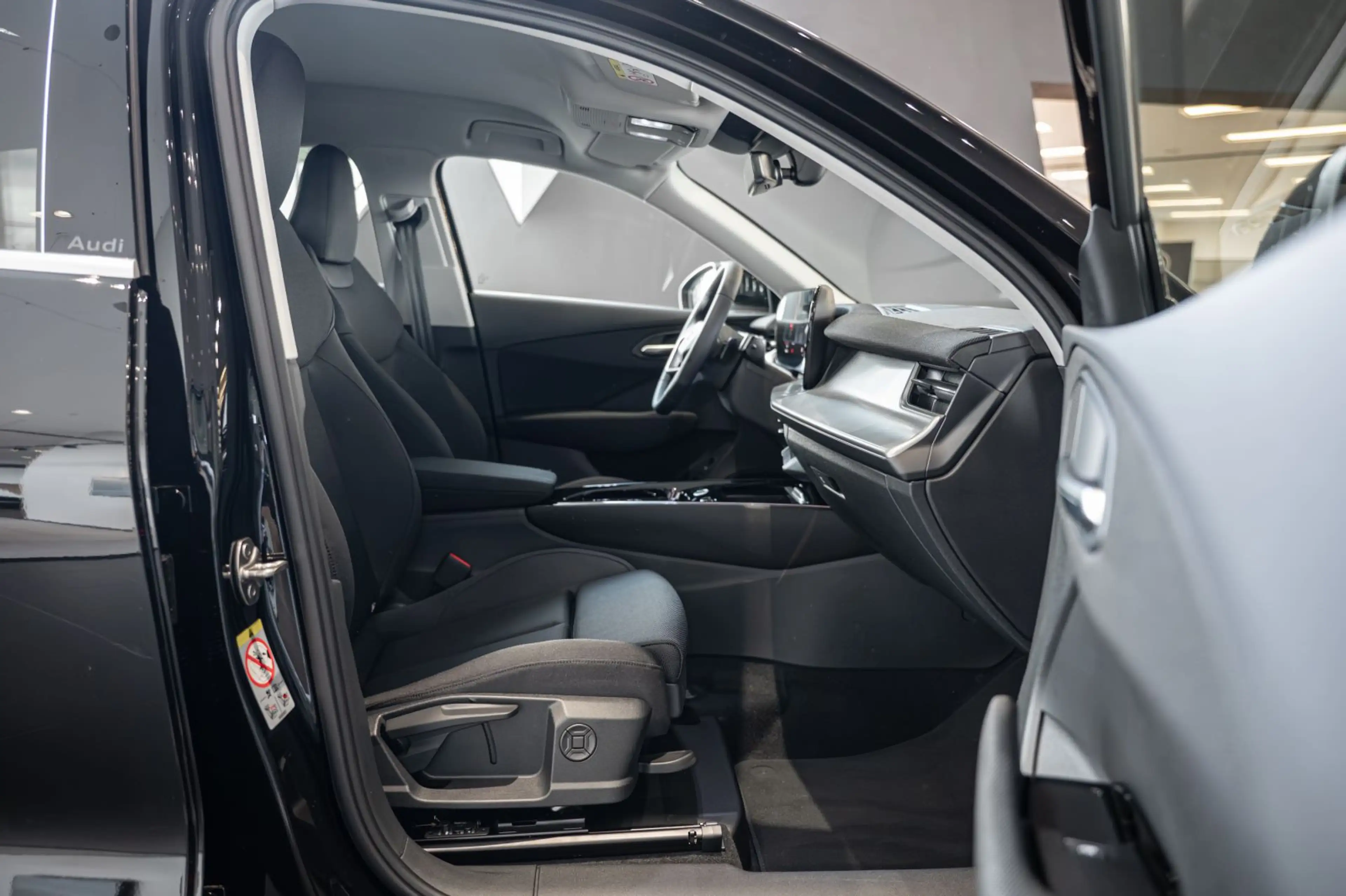 Audi Q3 TFSI S tronic NAVI/LED-PLUS/AHK/KAMERA — photo 8