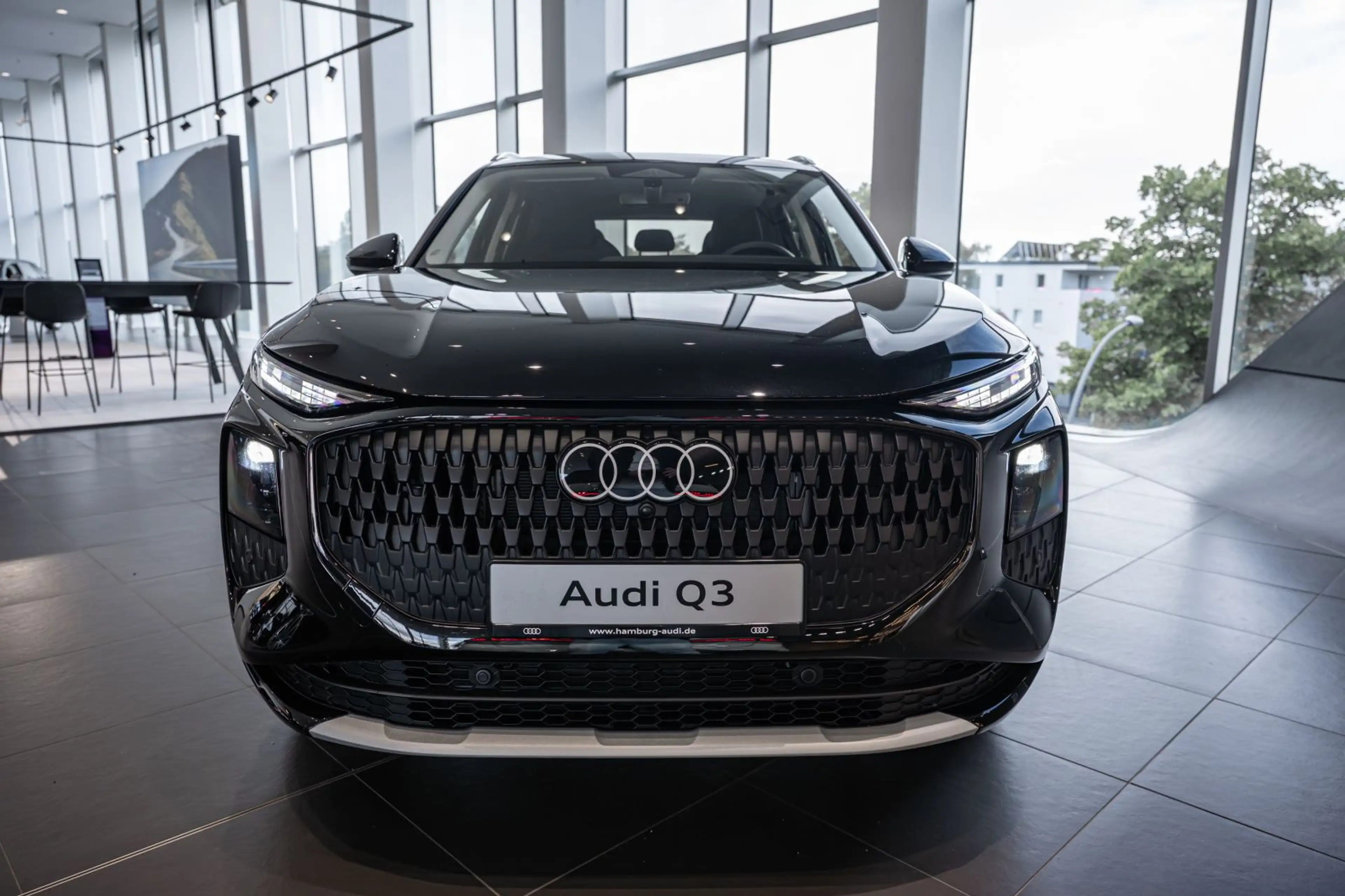 Audi Q3 TFSI S tronic NAVI/LED-PLUS/AHK/KAMERA — photo 3