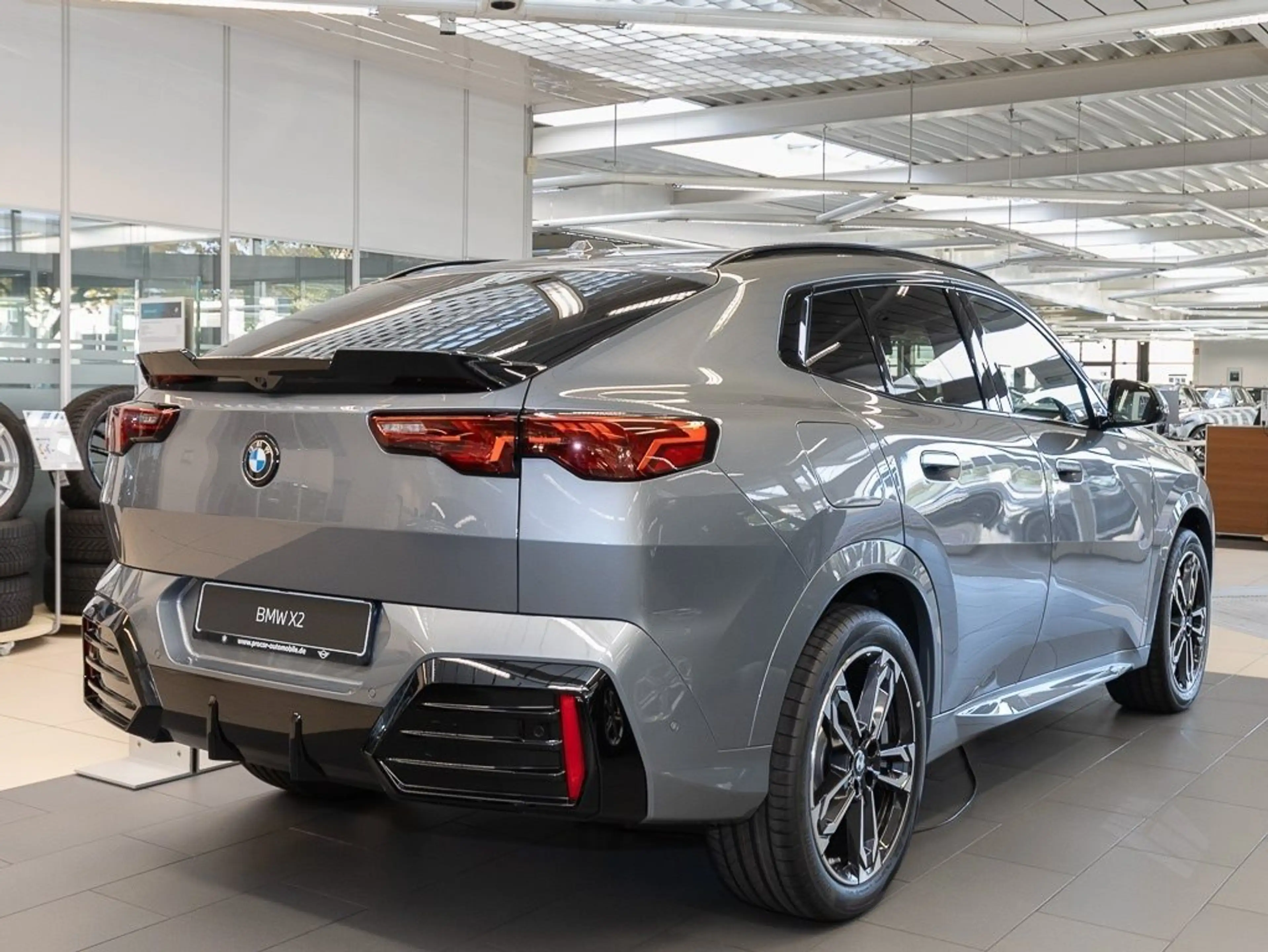 BMW X2 sDrive20i — photo 2