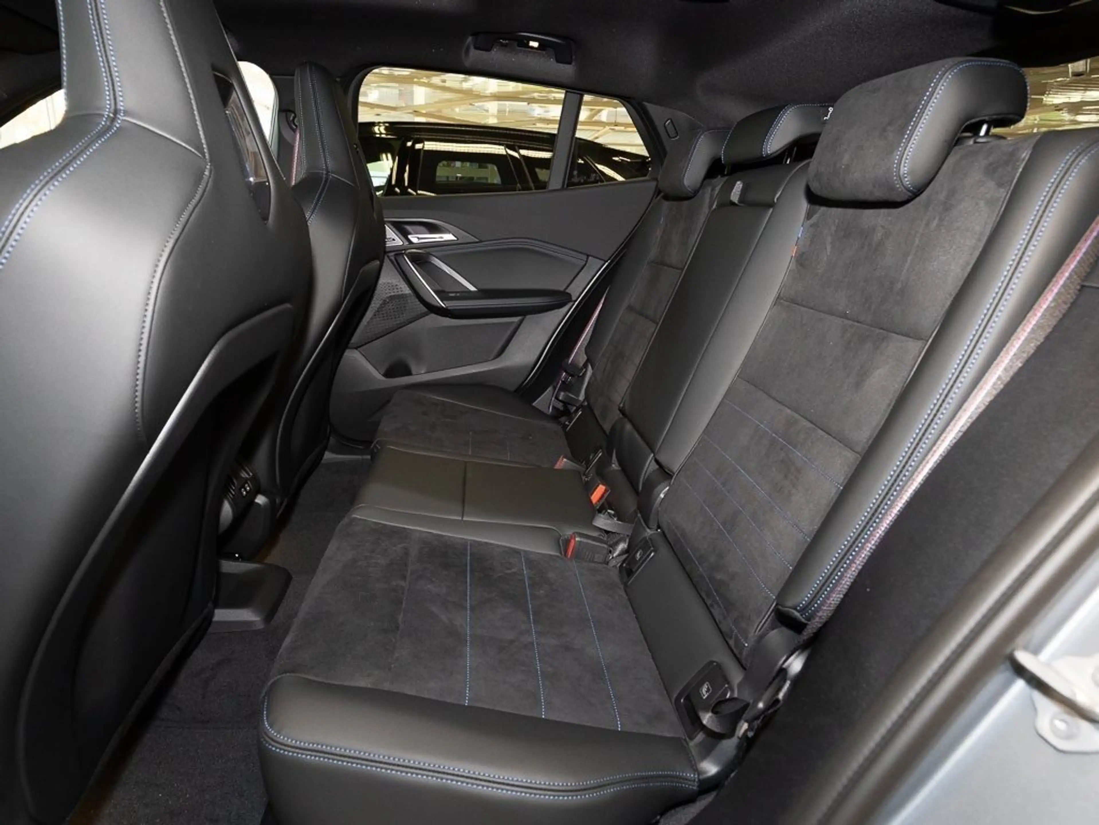 BMW X2 sDrive20i — photo 12