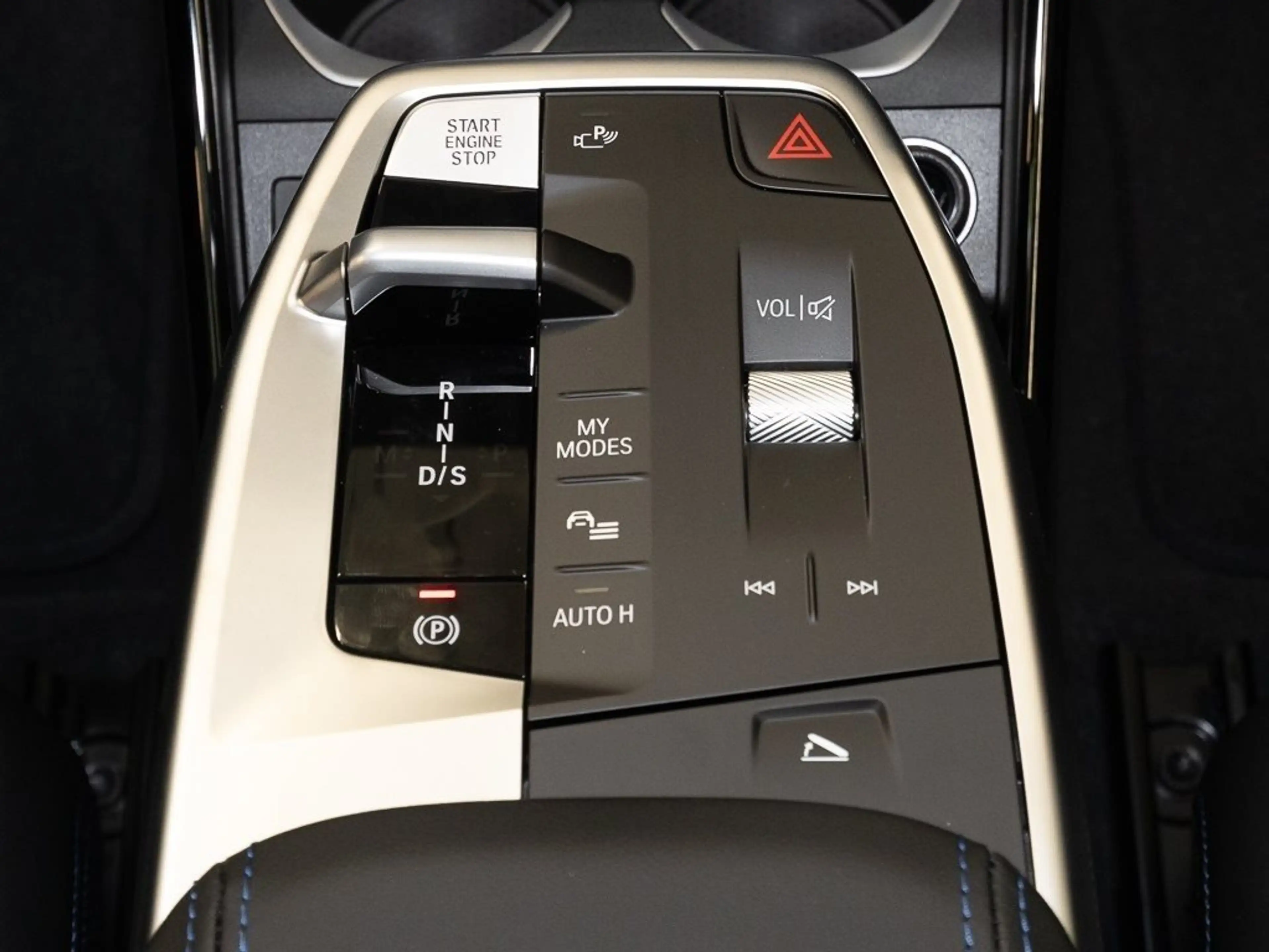 BMW X2 sDrive20i — photo 9
