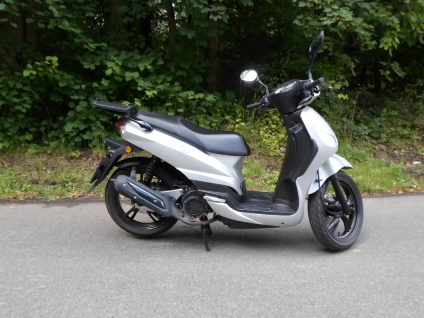Peugeot Tweet 125 Silber - 1