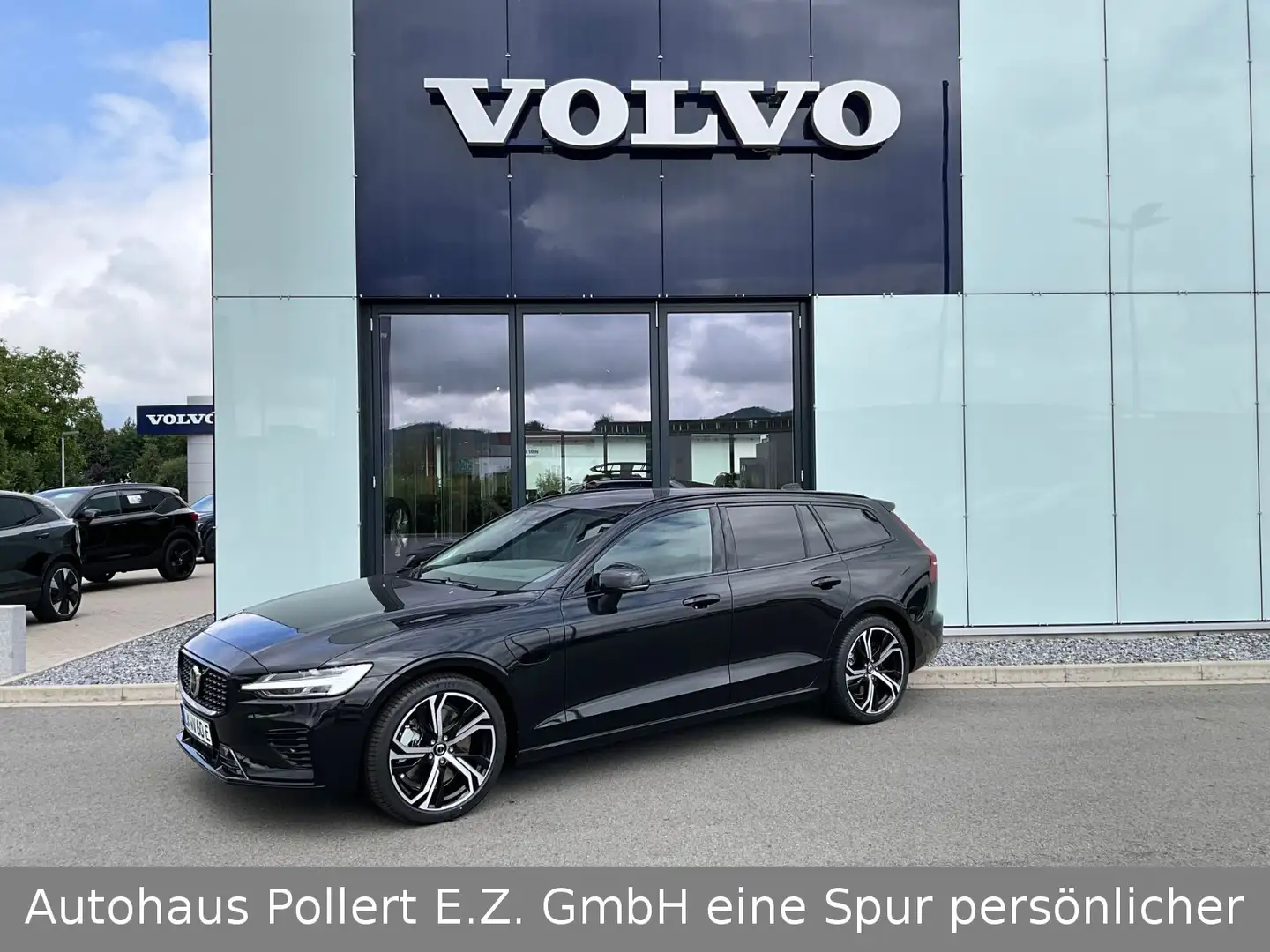 Volvo V60 Kombi Plus Dark Recharge Plug-In Hybrid AWD Schwarz - 1