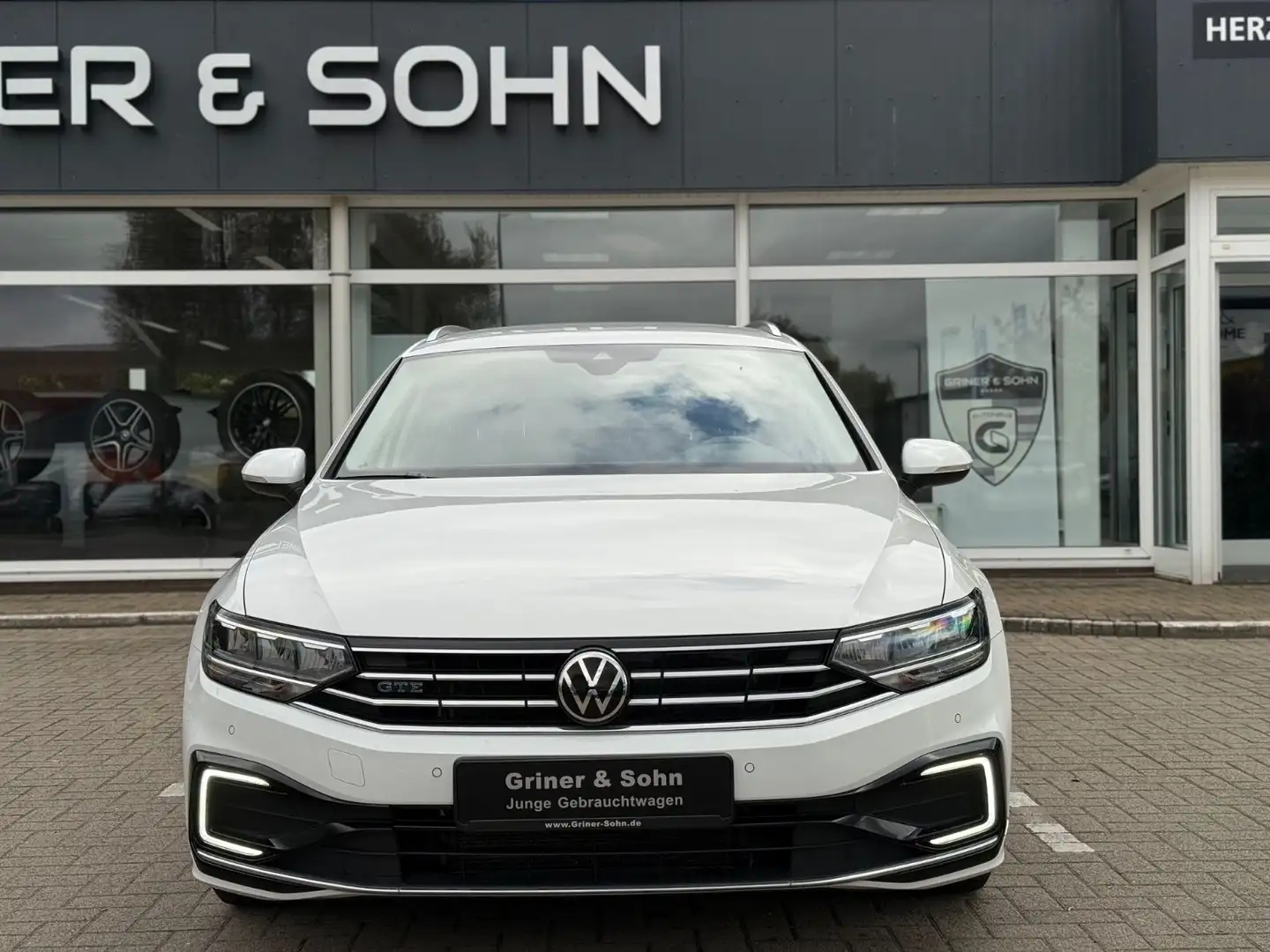 Volkswagen Passat Variant GTE,T-Leder,ACC,Side,R-Kam.3,99% Weiß - 2