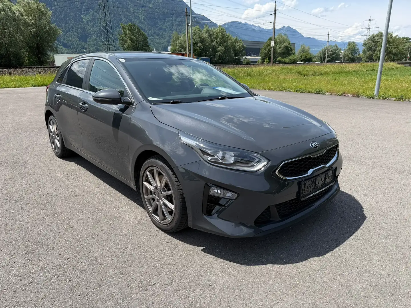 Kia Ceed / cee'd Gold Grau - 2