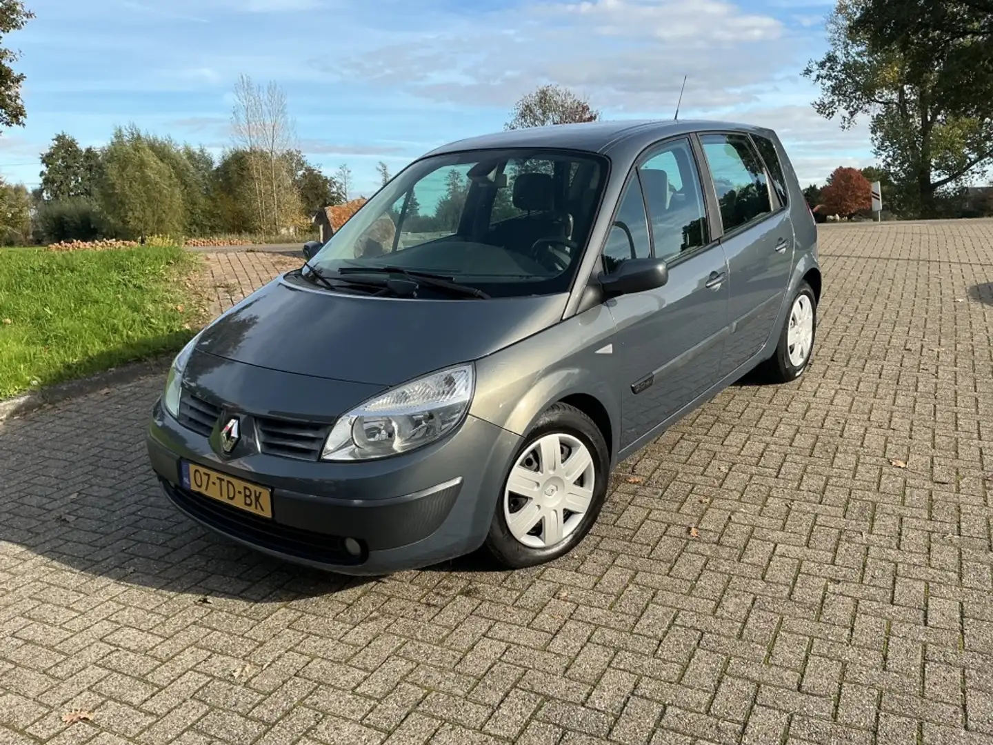 Renault Scenic 2.0-16V DYNAMIQUE Gris - 1