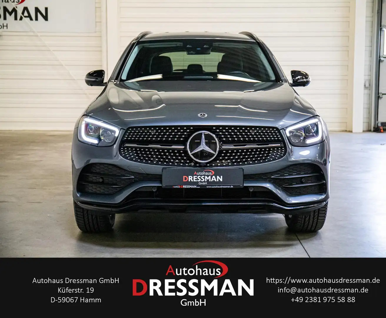 Mercedes-Benz GLC 300 e 4MATIC AMG LED DAB NIGHT 360° 19Z AHK Grau - 2