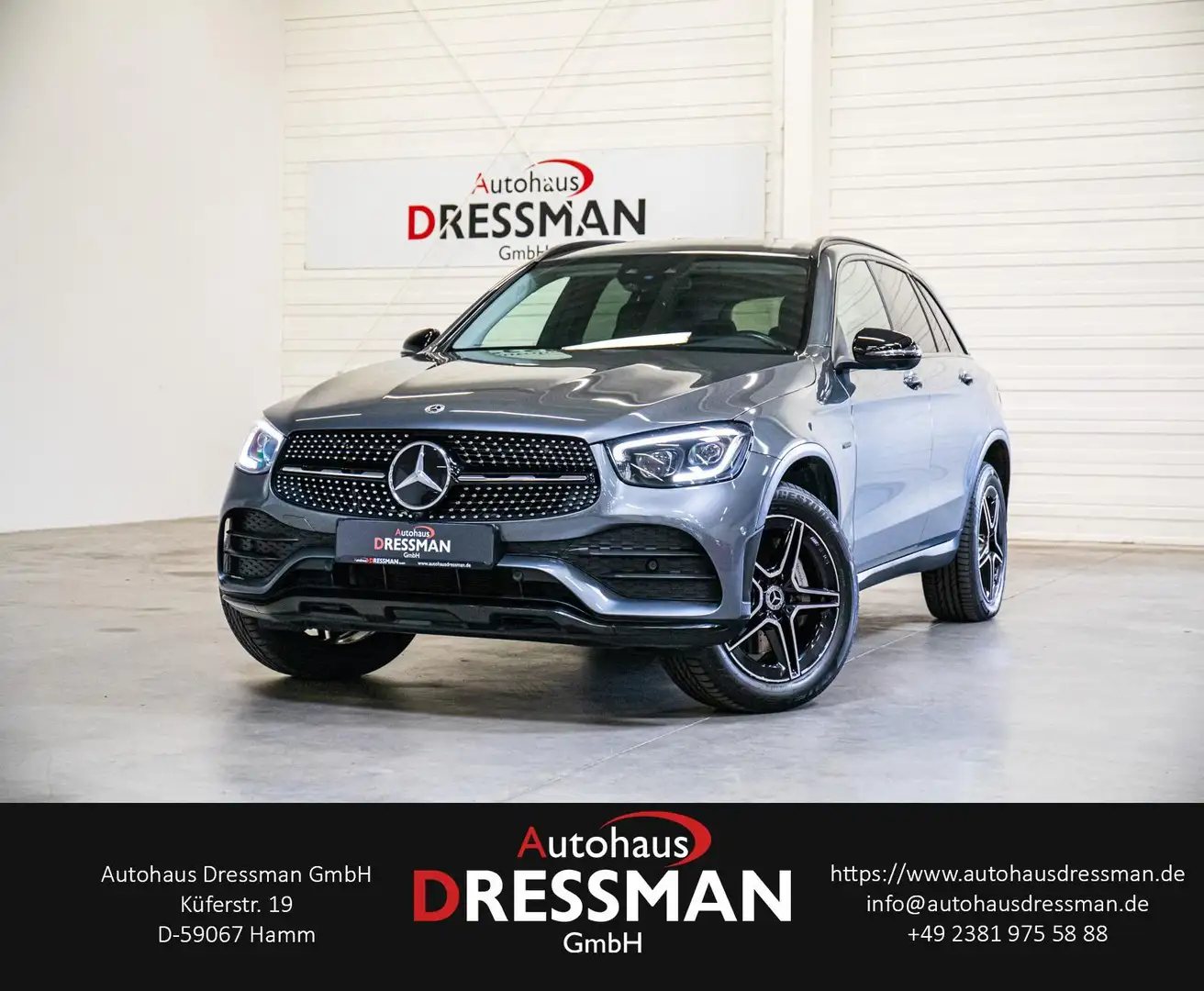 Mercedes-Benz GLC 300 e 4MATIC AMG LED DAB NIGHT 360° 19Z AHK Grau - 1