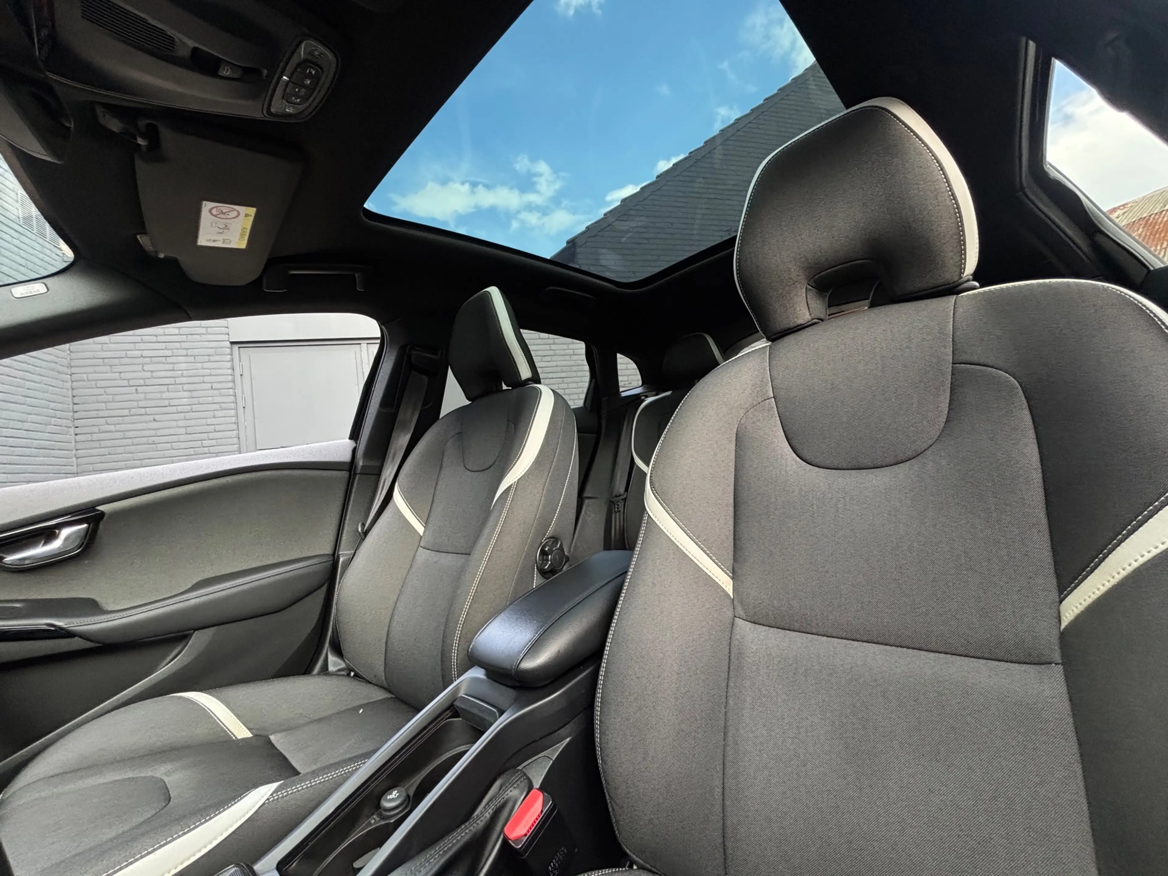 Volvo V40 1.5 T3 Dynamic | Automaat | Pano | Camera | Stoelv — photo 8
