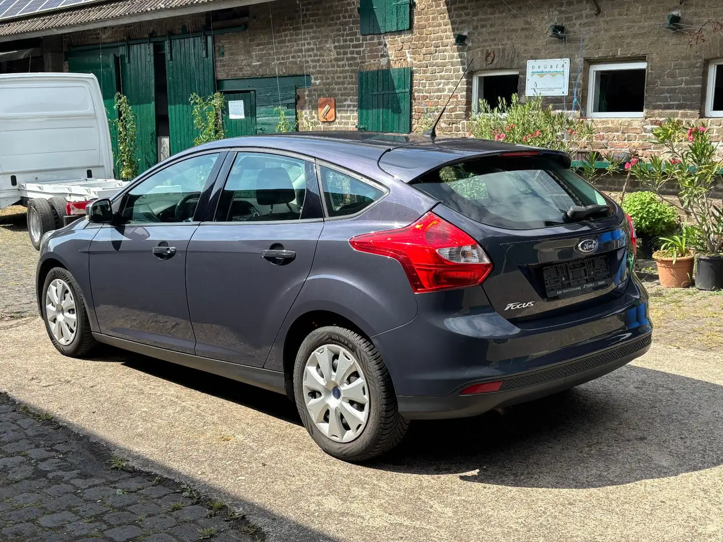 Ford Focus 1,6TDCi 85kW KLIMA Gris - 2