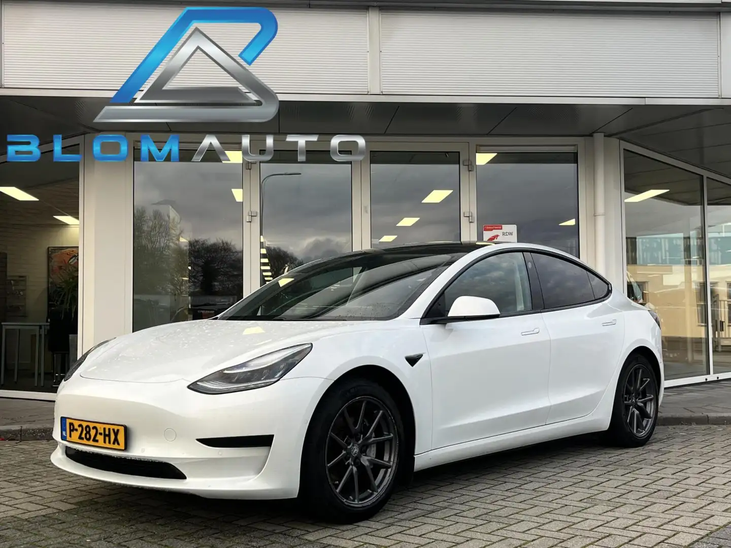 Tesla Model 3 SR Range Plus PANO+LEDER+AUTOPILOT BTW AUTO Blanc - 1