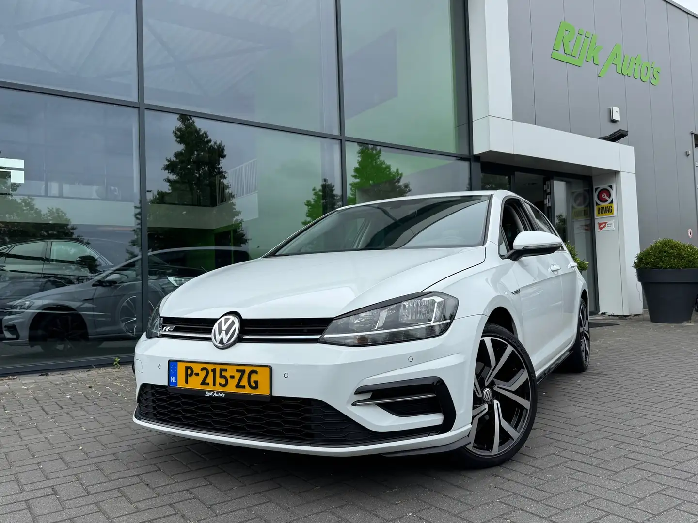 Volkswagen Golf 1.0 TSI R-Line * Navigatie * Adaptieve Cruise Cont Wit - 1