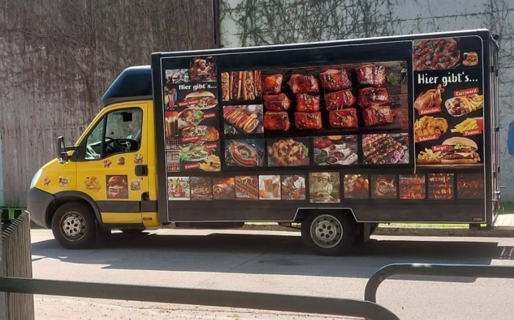 Iveco Daily Großer Küchen-Imbisswagen Gelb - 1