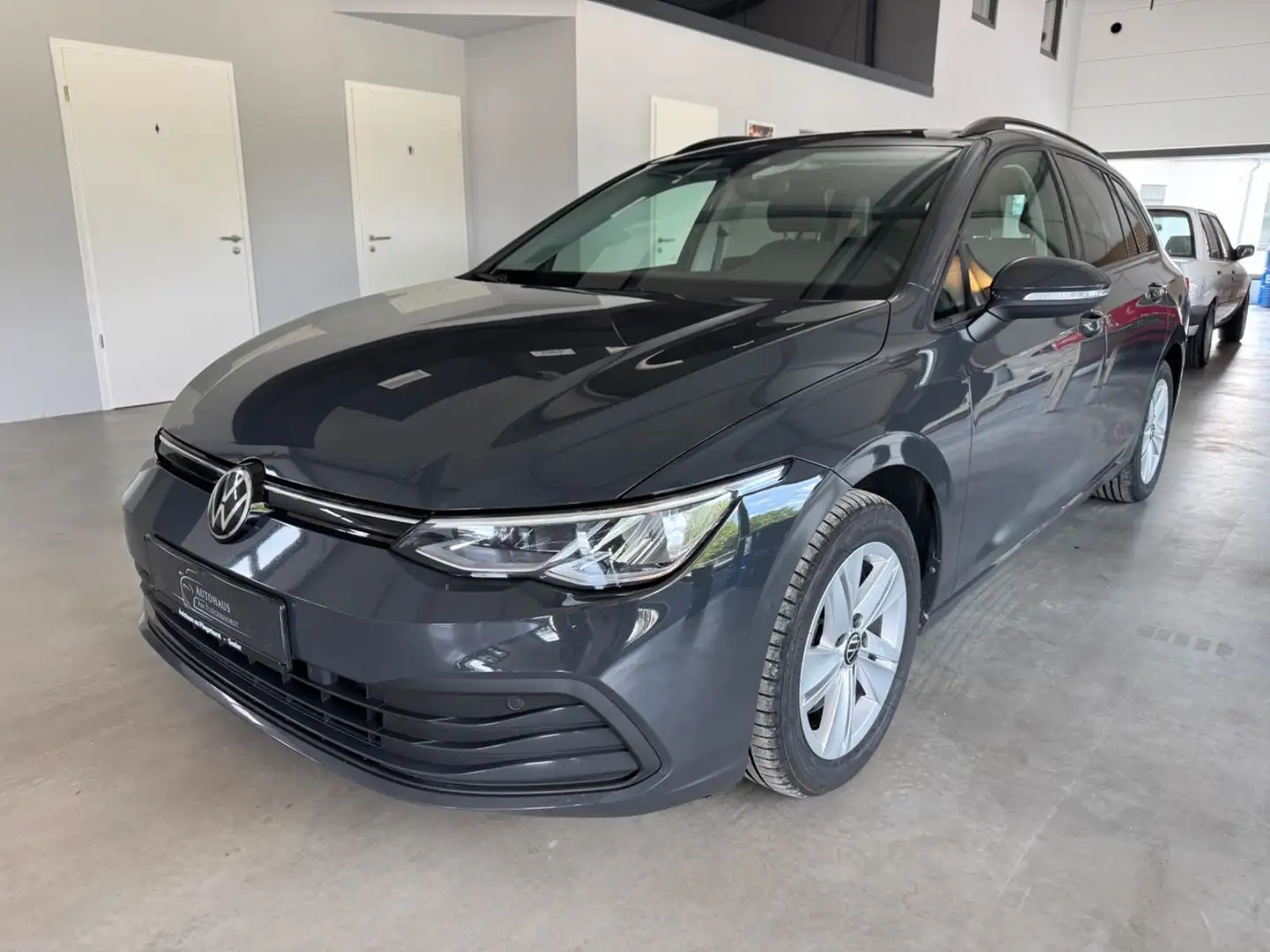 Volkswagen Golf VIII Variant 2.0 TDI Life LED/Memory/AHK Grau - 1