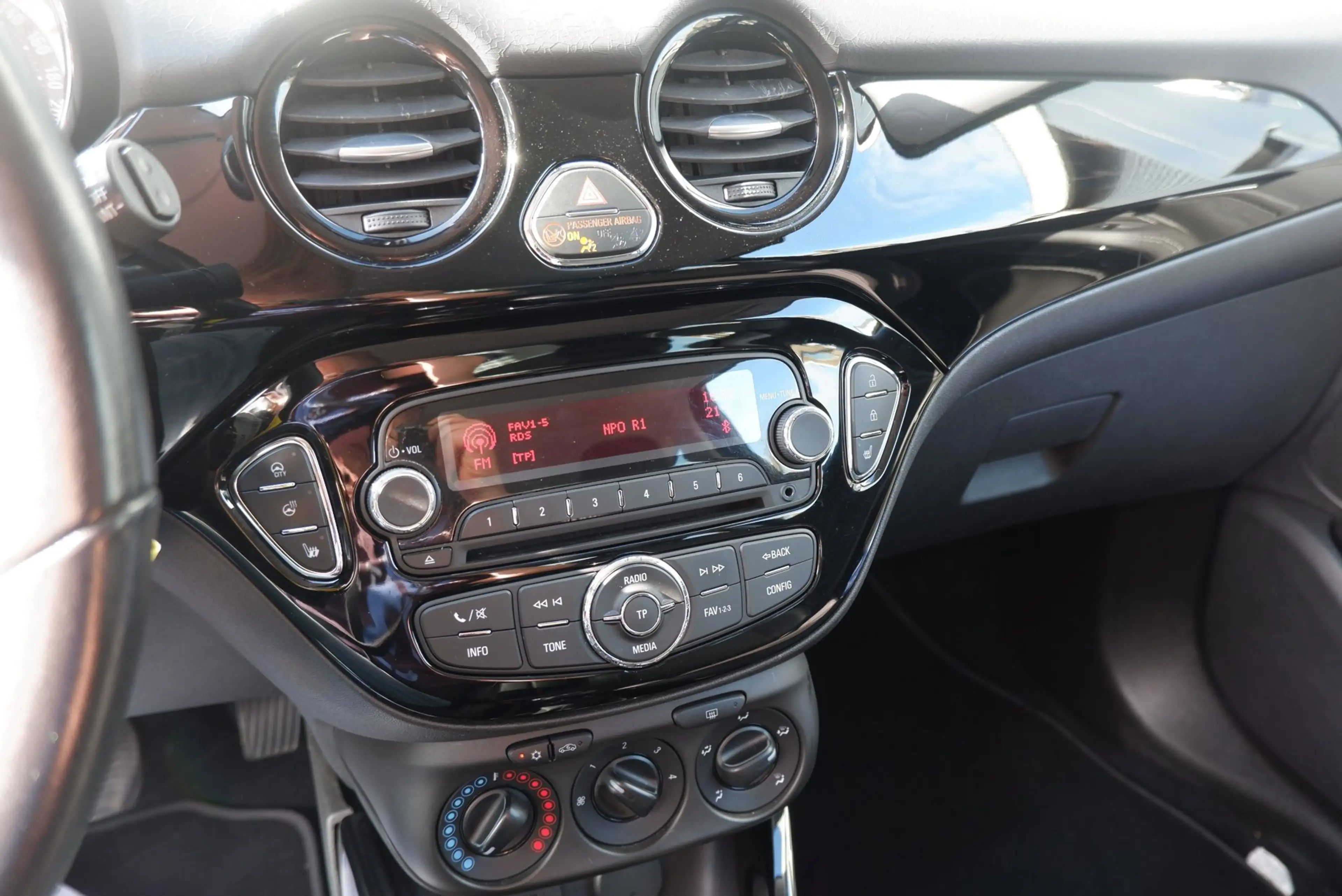 Opel Adam 1.4 Glam — photo 12