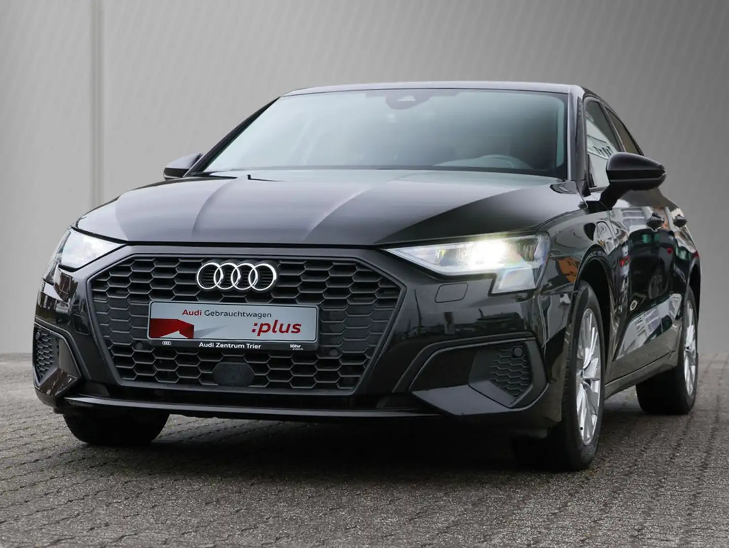 Audi A3 Sportback 40 TFSIe S tronic Schwarz - 2