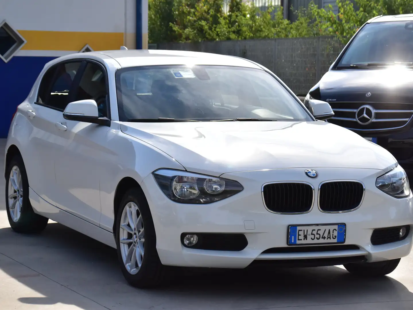 BMW 118 Serie 1 F/20-21 2011 118d 5p Unique Bianco - 2