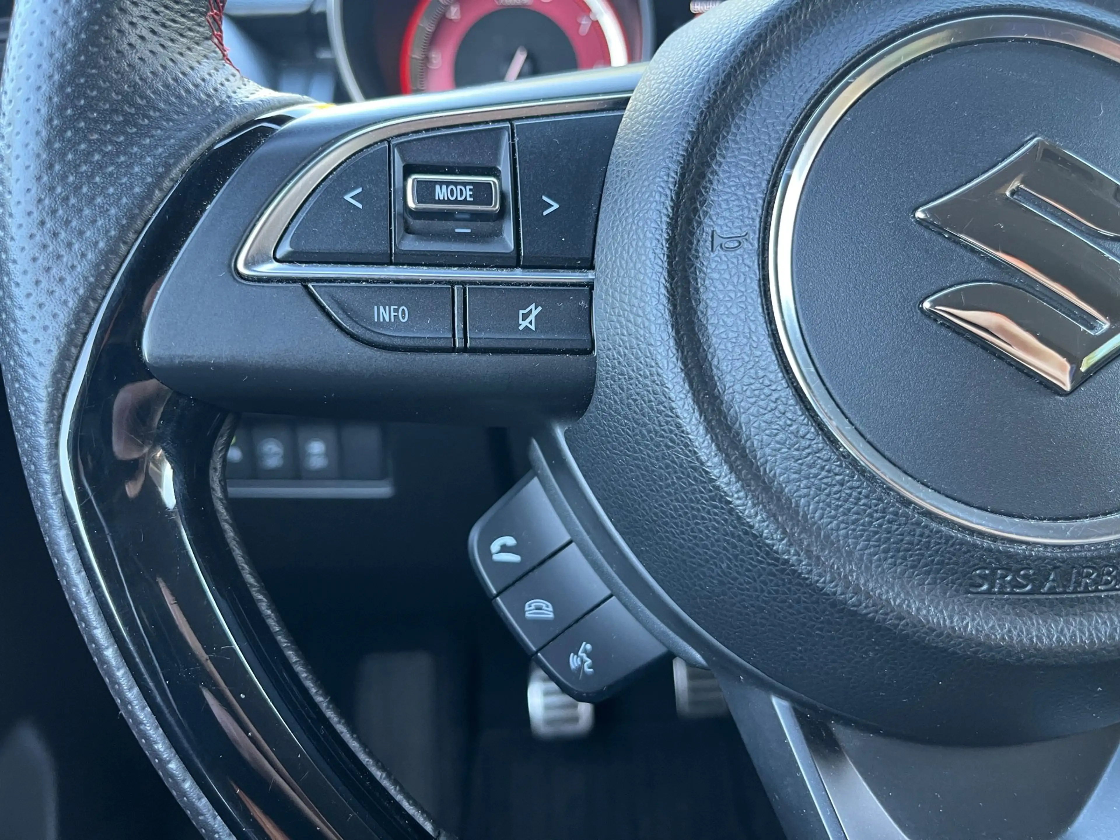 Suzuki Swift 1.4 Sport Smart Hybrid — photo 21